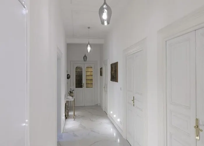 דירה Colosseum Apartment, 3 Bedrooms, 3 Baths, Large Living With A Sofa Bed, The Accommodate 8 People