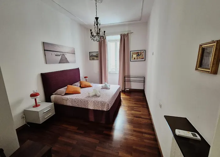 Daire Colosseum Apartment, 3 Bedrooms, 3 Baths, Large Living With A Sofa Bed, The Accommodate 8 People