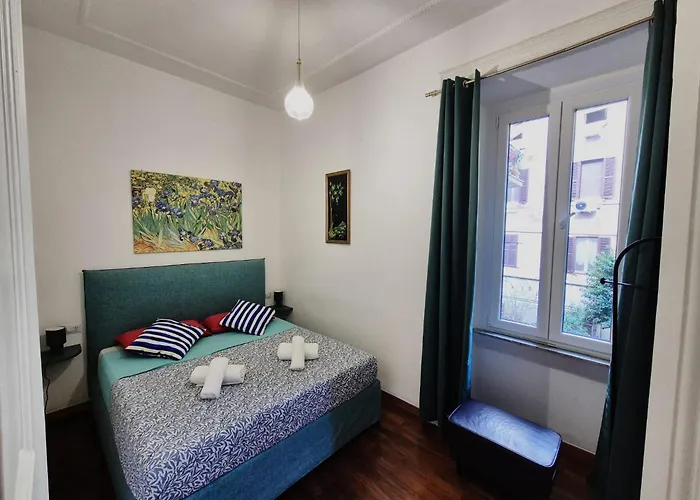 Daire Colosseum Apartment, 3 Bedrooms, 3 Baths, Large Living With A Sofa Bed, The Accommodate 8 People Roma