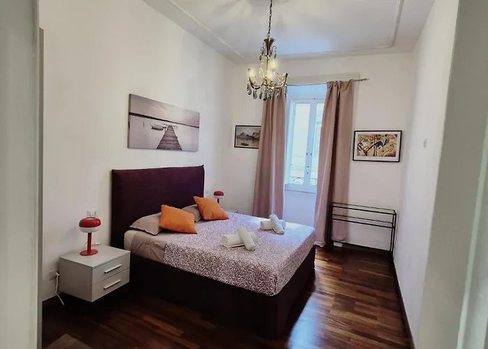 Daire Colosseum Apartment, 3 Bedrooms, 3 Baths, Large Living With A Sofa Bed, The Accommodate 8 People Roma