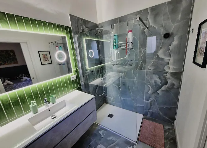 דירה Colosseum Apartment, 3 Bedrooms, 3 Baths, Large Living With A Sofa Bed, The Accommodate 8 People